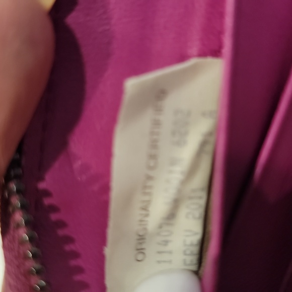 Authentic Bottega Veneta zippy wallet - Picture 10 of 10